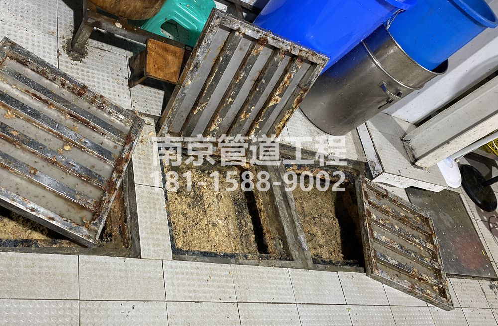 278上海城管中队食堂隔油池清理